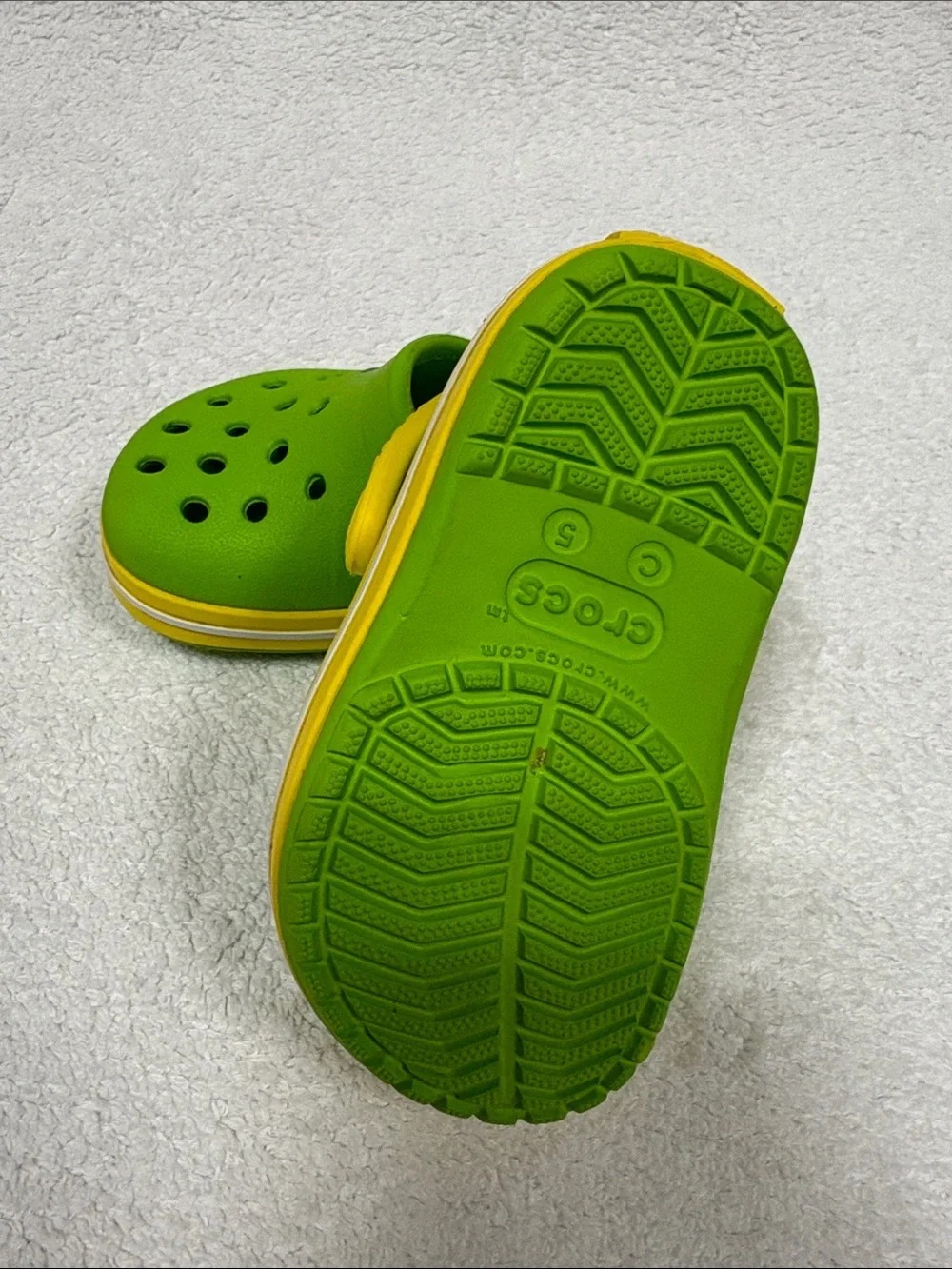 Crocs Kids Green and Yellow Garden Clog Vguc size 5 unisex